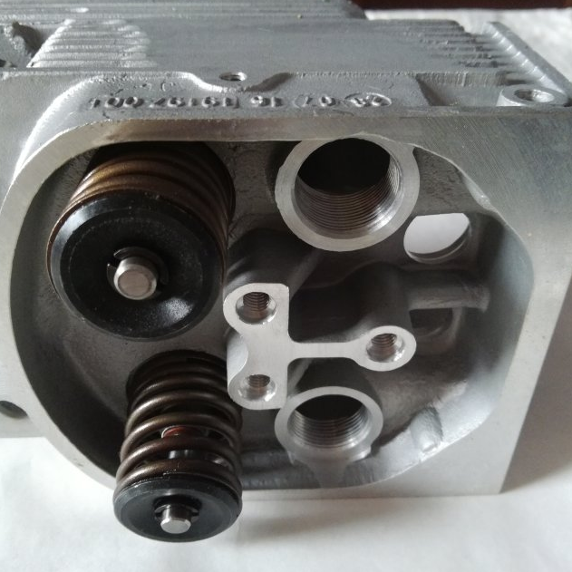 Deutz F4L912 Iron Cylinder Head Parts Distributors